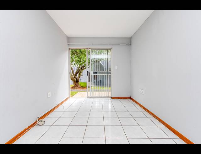 1 BEDROOM APARTMENT TO LET IN RADIOKOP